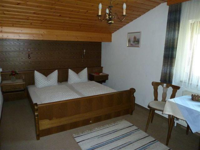 Pension Holzmann Leutasch Kamer foto