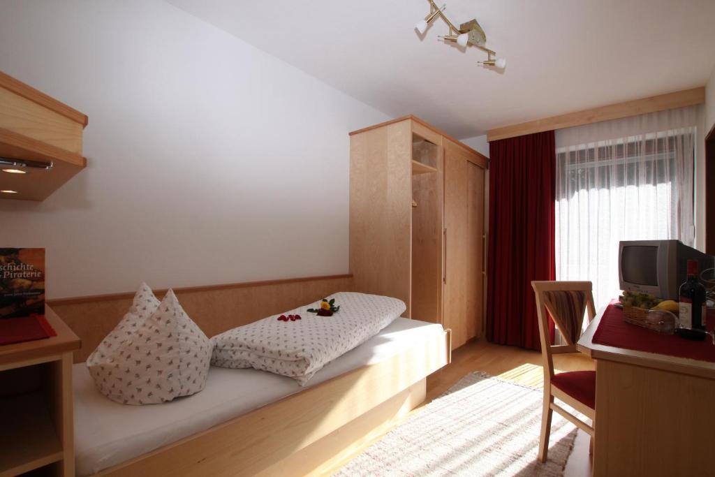 Pension Holzmann Leutasch Kamer foto
